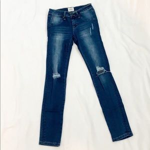 Girl’s Hudson skinny blue jeans with distressing